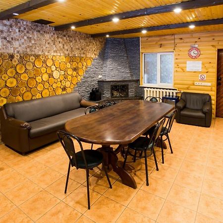 Sv Hotel, Restaurant & Airport Parking Todiresti  Екстериор снимка