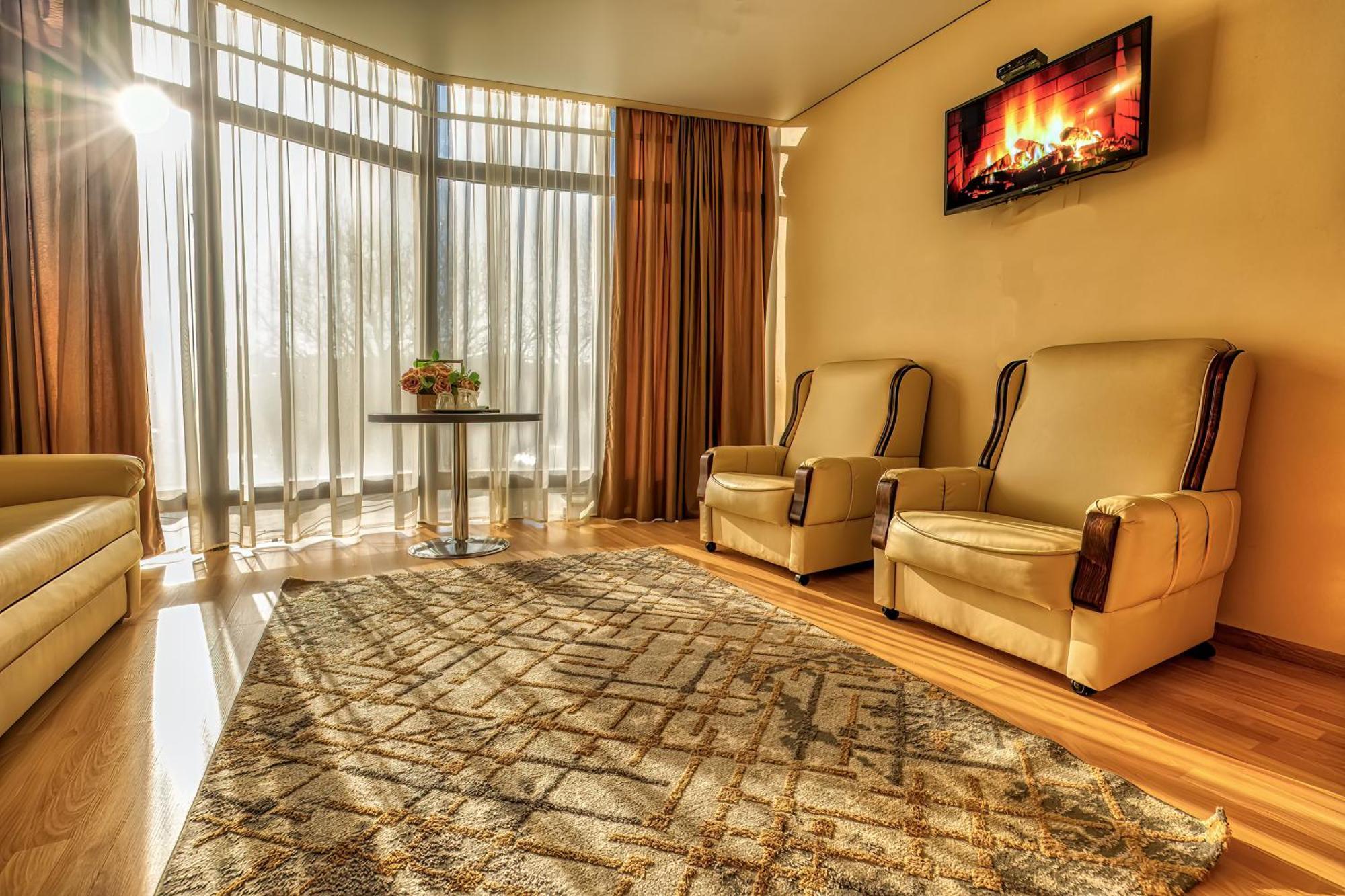 Sv Hotel, Restaurant & Airport Parking Todiresti  Екстериор снимка