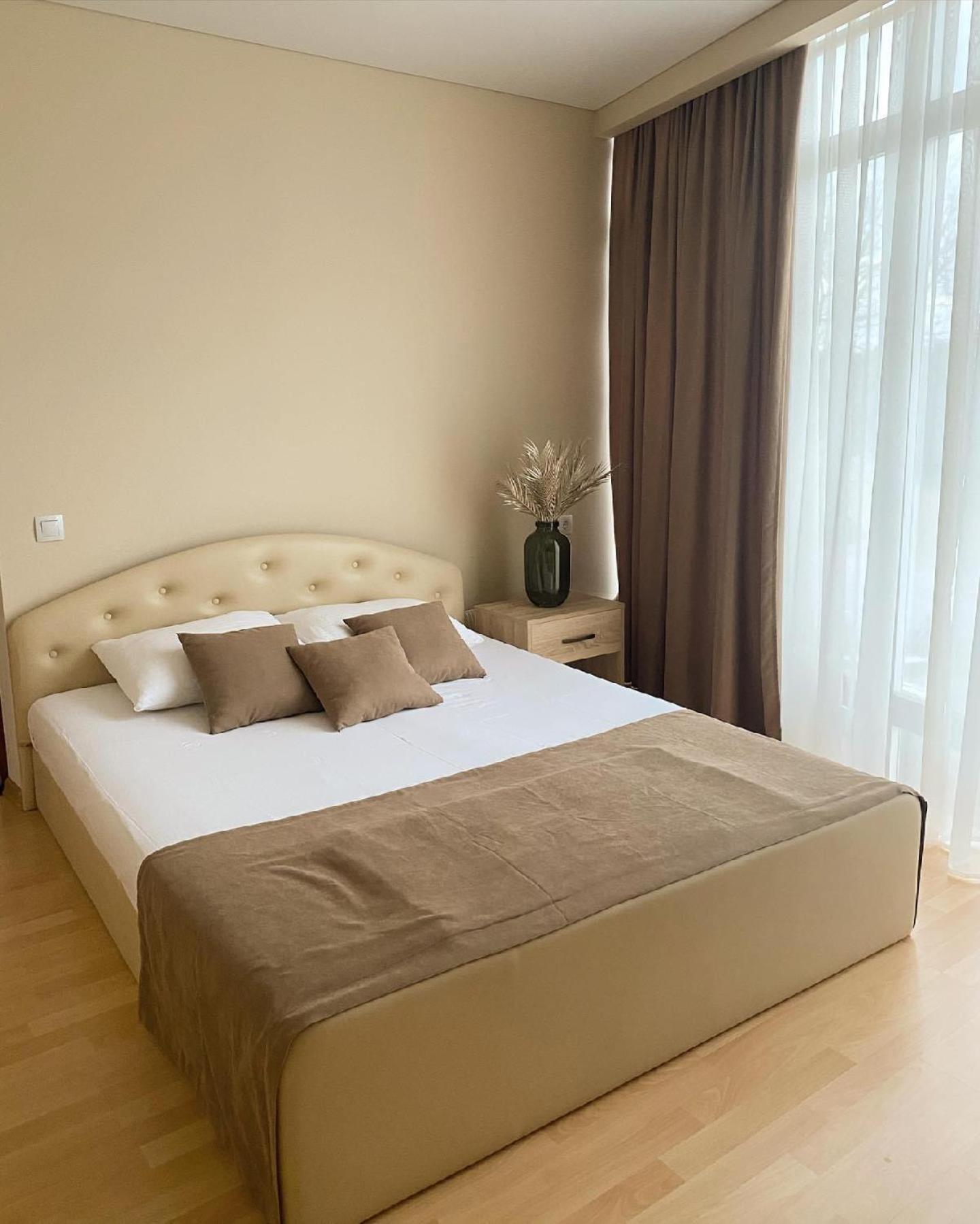 Sv Hotel, Restaurant & Airport Parking Todiresti  Екстериор снимка