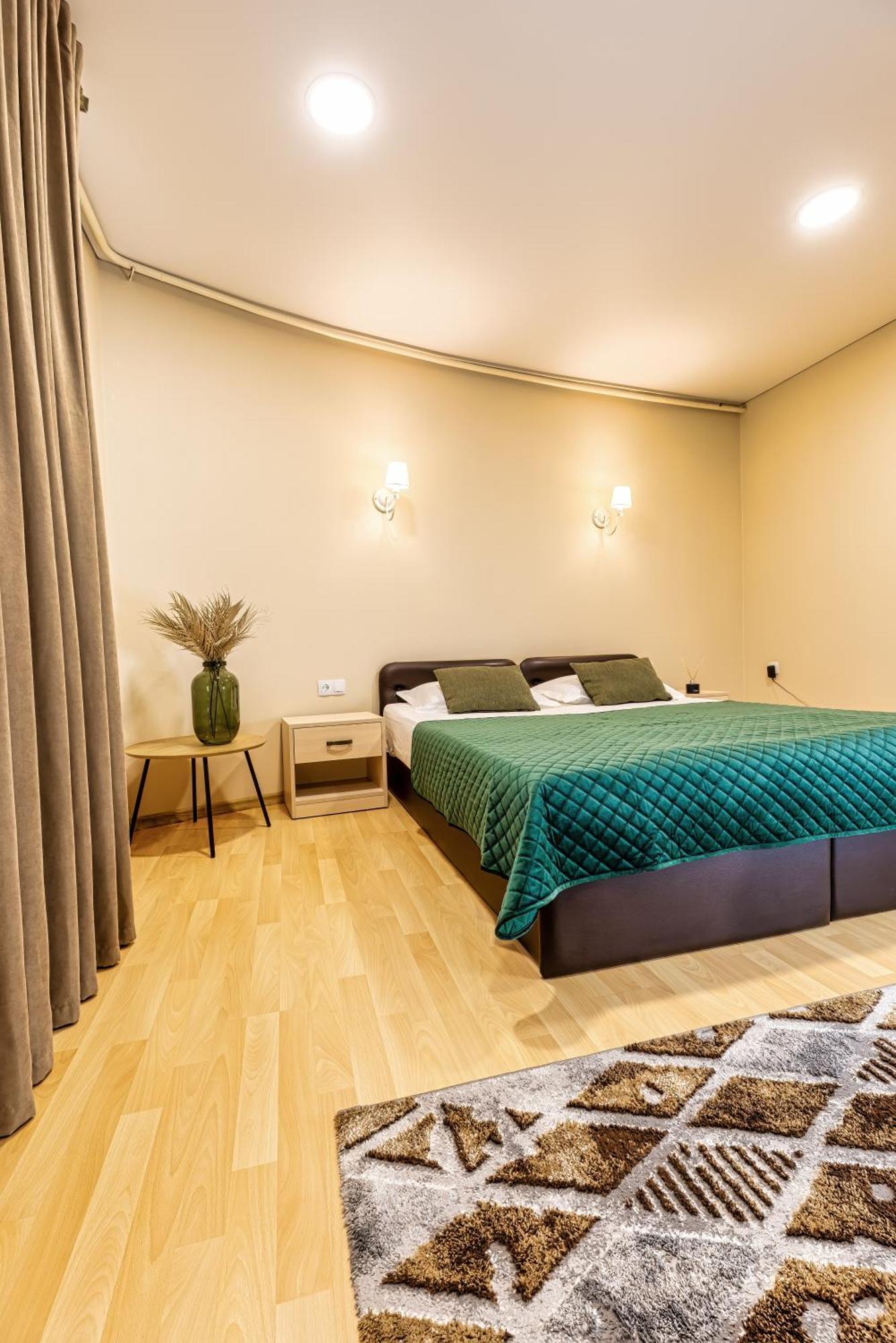 Sv Hotel, Restaurant & Airport Parking Todiresti  Екстериор снимка