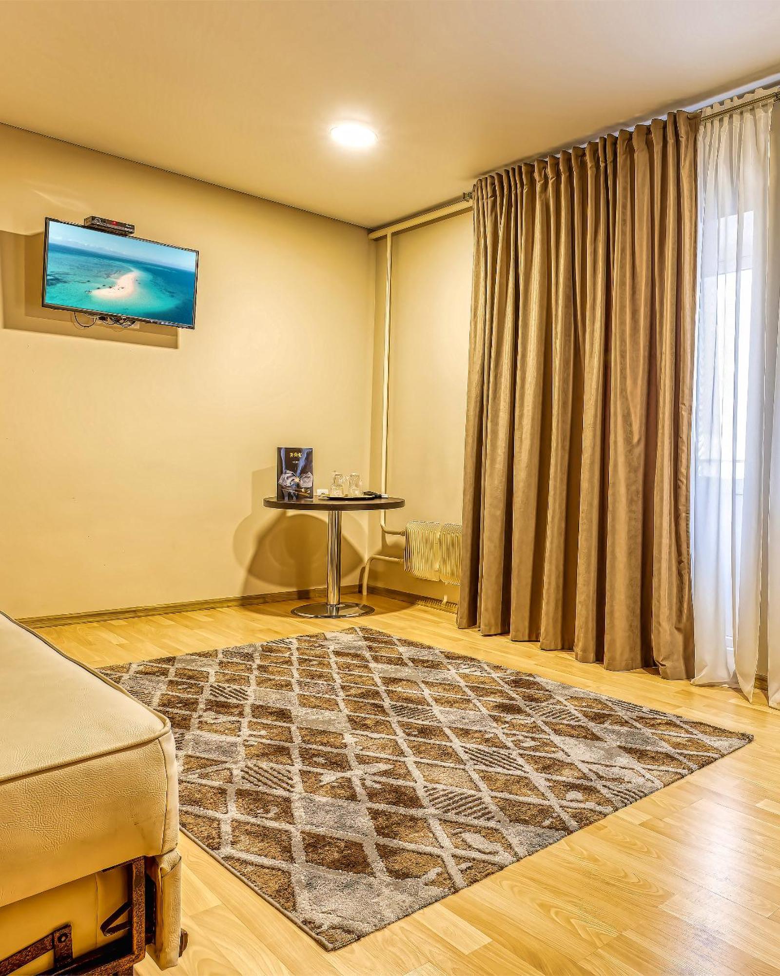Sv Hotel, Restaurant & Airport Parking Todiresti  Екстериор снимка