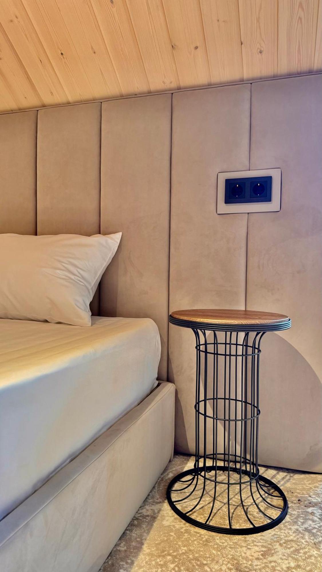 Sv Hotel, Restaurant & Airport Parking Todiresti  Екстериор снимка