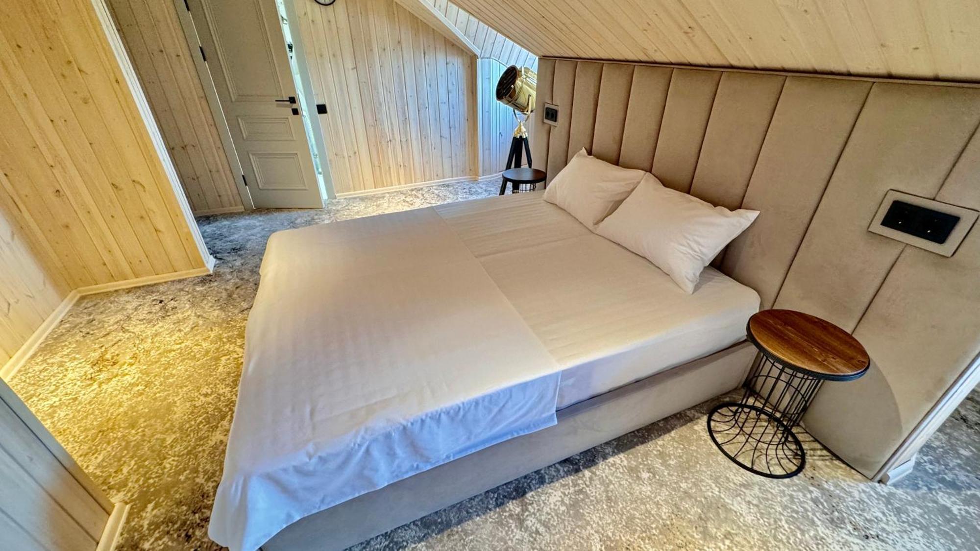 Sv Hotel, Restaurant & Airport Parking Todiresti  Екстериор снимка