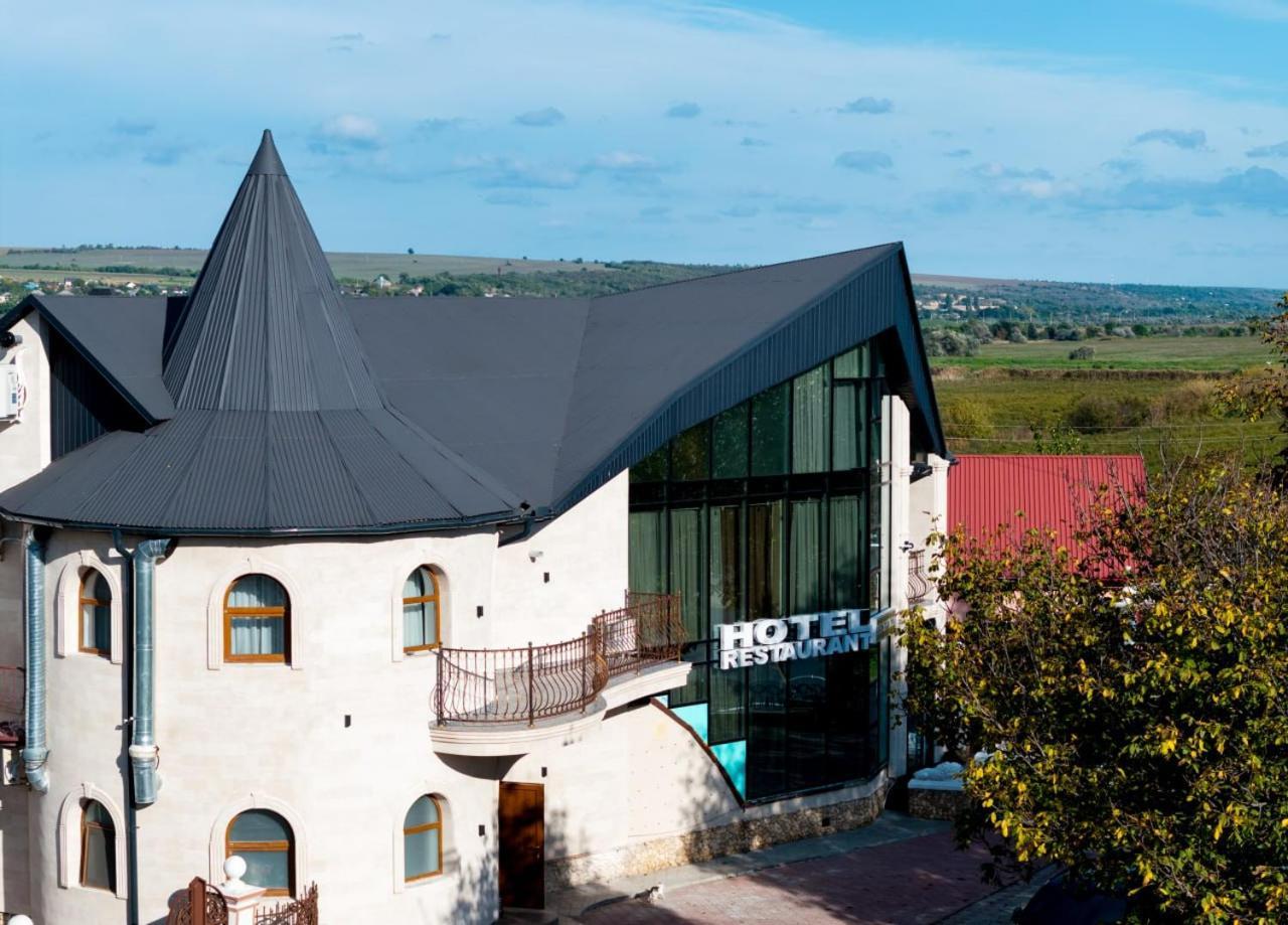 Sv Hotel, Restaurant & Airport Parking Todiresti  Екстериор снимка