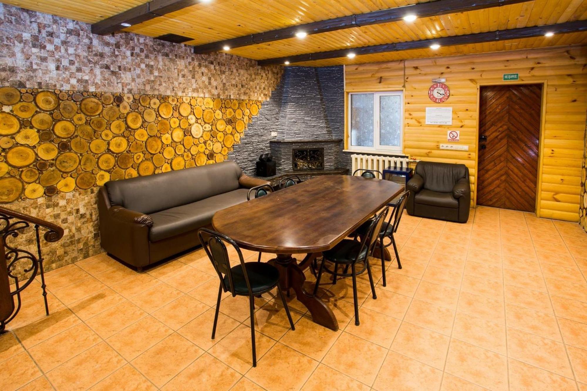 Sv Hotel, Restaurant & Airport Parking Todiresti  Екстериор снимка