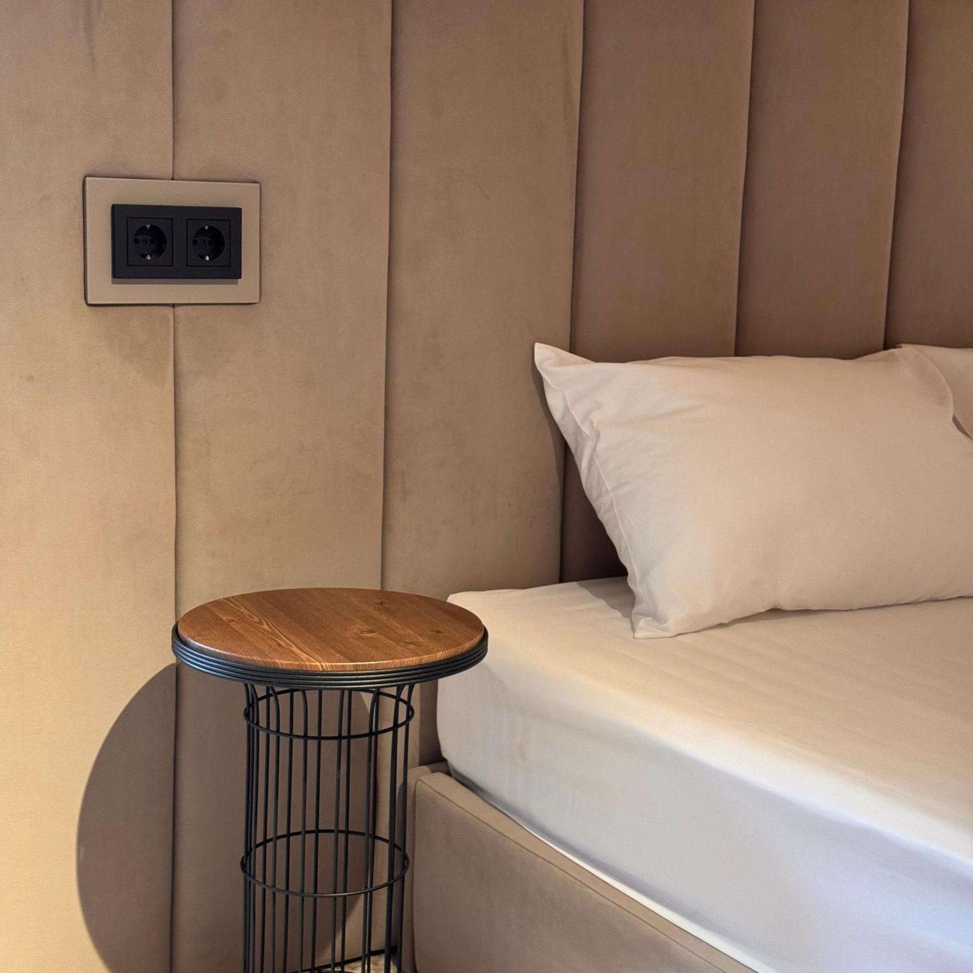 Sv Hotel, Restaurant & Airport Parking Todiresti  Екстериор снимка