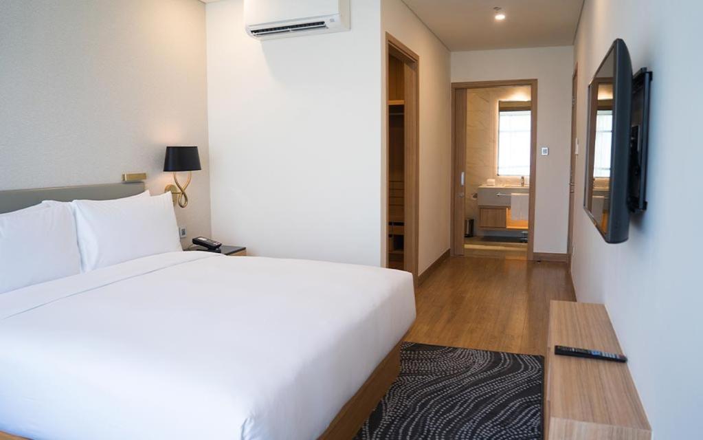 Sv Hotel, Restaurant & Airport Parking Todiresti  Екстериор снимка